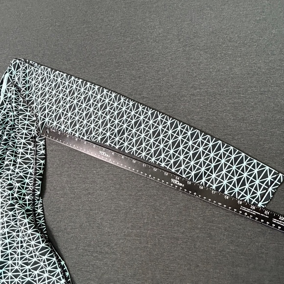 Under Armour Long Sleeve Shirt Navy/Light Blue Heat Gear Baselayer Sz M - Picture 9 of 9